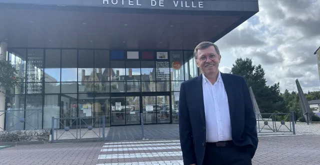 photo  baugé-en-anjou, le 12 septembre 2025. le maire sortant philippe chalopin a annoncé sa candidature aux élections municipales de mars 2026 peu après la rentrée. à la différence des élections de 2020, il pourrait y avoir une liste concurrente à la sienne. encore faut-il trouver 53 candidats et deux suppléants, en respectant la parité.  &copy;  archives co – christophe ricci 