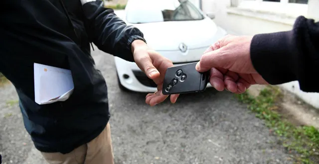 photo  l’homme avait perdu la clef de voiture de son entreprise et refusé de payer la somme demandée par cette dernière.?  &copy;  illustration co - marie delage 