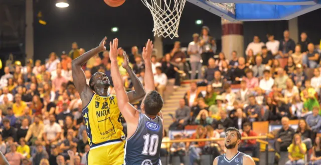 photo  de retour à la compétition ce samedi 10 janvier 2026, luc louves densifiera le secteur intérieur de l’as niort.  &copy;  co - stéphane seguinard 