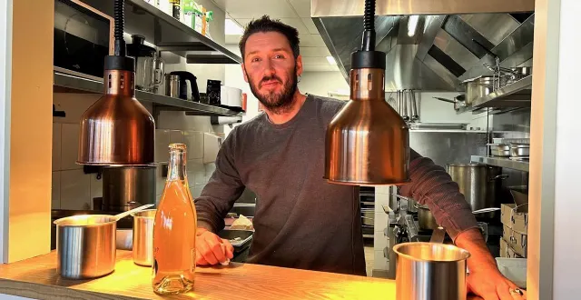 photo  angers, le 9 janvier 2025. valentin raguin rouvre affamés ce lundi 12 janvier, place giffard-langevin.  &copy;  co 