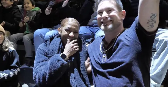 photo  c’est lors d’un match des ducs d’angers, le 30 décembre, qu’un homme, jérémy, a fait sa demande en mariage.  &copy;  capture vidéo des ducs d’angers 