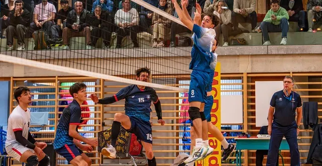 photo  pierre-marie austry (à droite) a intégré l’équipe de nationale 3 de la js coulaines après seulement trois saisons de volley à son actif  &copy;  arnaud despelchain/ouest-france 