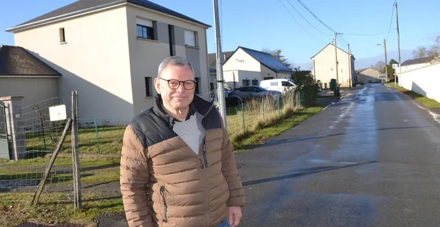 photo  courchamps, le 2 janvier. jean-pierre antoine, maire, voit des maisons neuves se construire chaque année dans sa commune.  &copy;  co 
