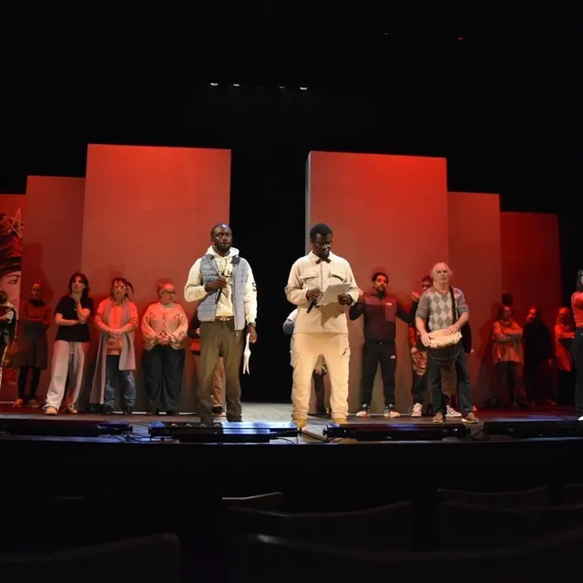 photo depuis plusieurs mois, les comédiens amateurs répètent pour être prêts pour la première représentation du silence dans la cité, fixée au samedi 10 janvier 2026 à 20 h 30.  ©  ouest-france