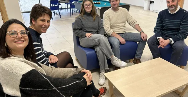 photo  les ponts-de-cé, l’elan, jeudi 8 janvier 2026. l’équipe du service jeunesse est prête à accueillir les usagers.  &copy;  co – fabienne supiot 