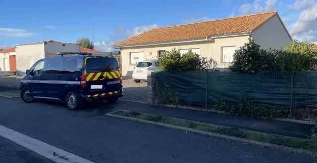photo  saint-léger-sous-cholet, rue du beuvron, vendredi 9 janvier. les gendarmes ont effectué une enquête de voisinage pour recueillir des témoignages.  &copy;  co - fabien leduc 