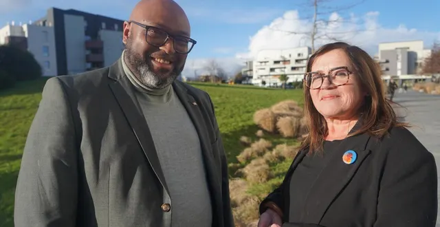 photo  « je me présente avec véronique pineau. elle est tête de liste comme moi. » lamine naham, le maire de trélazé, en compagnie de sa première adjointe, véronique pineau.  &copy;  ouest-france 