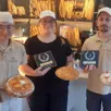 photo  de gauche à droite : loann nicolas, clélie zabé et cédric bidon avec leur médaille et leur galette. 