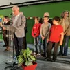 photo  dominique bréjeon, le maire accompagné de ses adjoints et du conseil municipal des enfants. 