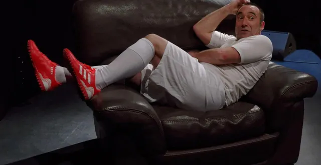 photo  richard fouillet, ancien membre de la fanfare jo bitume, a créé un spectacle autour de ses souvenirs de la finale france-allemagne de 1982 auxquels il mêle son histoire personnelle.  &copy;  objectif images saint-nazaire jml 