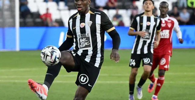 photo  le défenseur d’angers sco emmanuel biumla.  &copy;  jérôme fouquet/ouest-france 