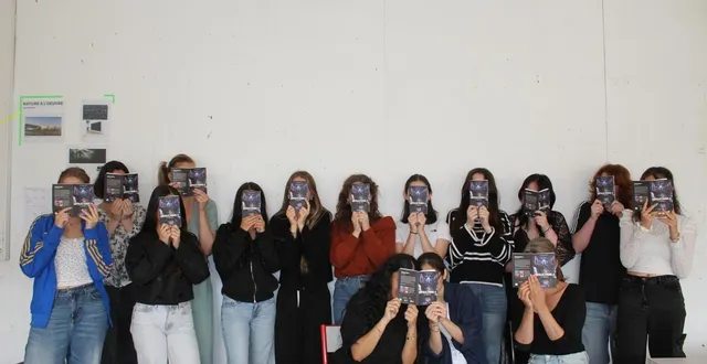 photo  les lycéens et leur ouvrage, diffractions-6 !  &copy;  lycée raphaël-elizé 