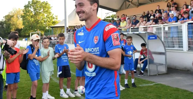 photo  ronan touzet sous le maillot de l’olympique saumur.  &copy;  archives co - michel durigneux 