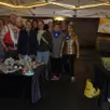 photo les deux associations de parents d’élèves exposaient côte à côte au marché de noël.
