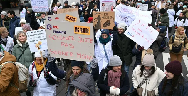 photo  des médecins manifestent à paris le 10 janvier 2026.  &copy;  afp 