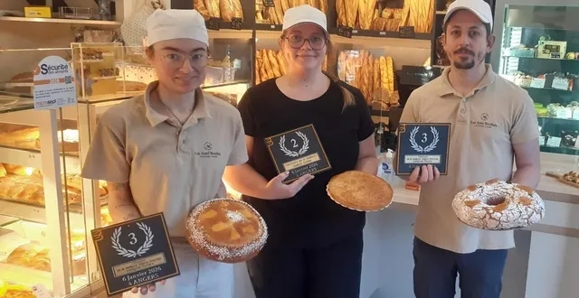 photo  les récompensés, avec de gauche à droite ; loann nicolas, clélie zabé et cédric bidon.  &copy;  co 