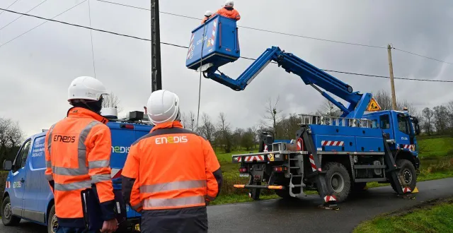 photo  ce samedi 10 janvier 2026, en début de soirée, enedis informe que 36 700 foyers en normandie demeurent sans électricité après le passage de la tempête goretti.  &copy;  elsa rancel / ouest-france 