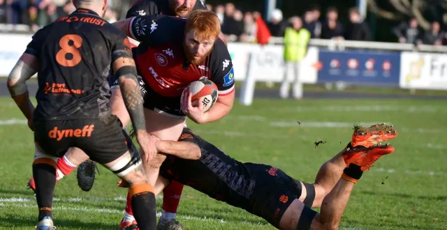 photo  entré en jeu, mees erasmus a tenté d’apporter un second souffle au niort rc, qui a finalement subi la loi de narbonne, ce samedi 10 janvier 2026.  &copy;  co - marie delage 