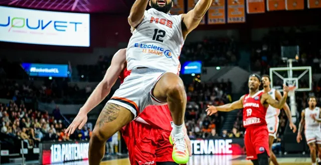 photo  avec 20 points, trevor hudgins a porté le msb vers la victoire.  &copy;  archives le maine libre - yvon loué 