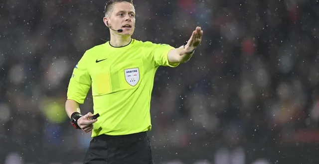 photo  marc bollengier s’est trompé, lors du toss pour définir le côté de la séance de tir au but d’angers sco - toulouse, samedi 10 janvier, en 16e de finale de coupe de france.  &copy;  thomas brégardis / ouest-france 