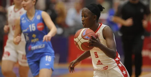 photo  les chauraisiennes n’ont pas trouvé la solution contre le centre fédéral.  &copy;  co - christophe bernard 