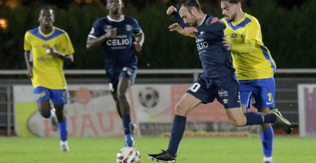 photo  benjamin barcq quitte le fc bressuire pour rejoindre chauray.  &copy;  co - stéphane séguinard 