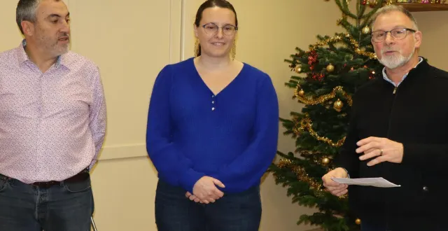 photo  jean-michel lerat (à droite) a salué le professionnalisme de charlotte pottier, présente depuis huit ans.  &copy;  le maine libre 