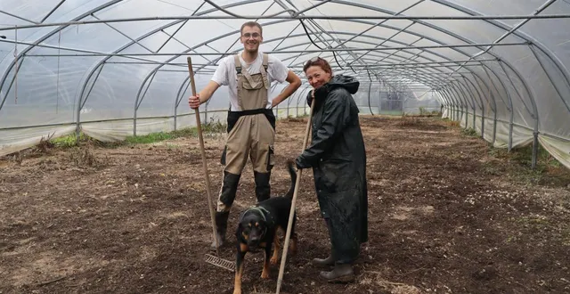 photo  nathan et élodie daniel se sont associés pour mener conjointement une production de maraîchage et d’herbes aromatiques sur le domaine de la béziguère à pirmil.  &copy;  ouest-france 