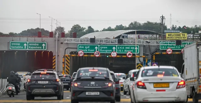 photo  pensant récolter de l’argent tombé sur l’autoroute, des automobilistes ont paralysé le trafic.  &copy;  photo d’illustration : hindustan times/sipa usa/sipa 