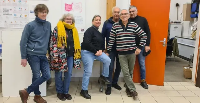 photo  une partie de l’équipe des restos du cœur de l’antenne de trélazé.  &copy;  co 