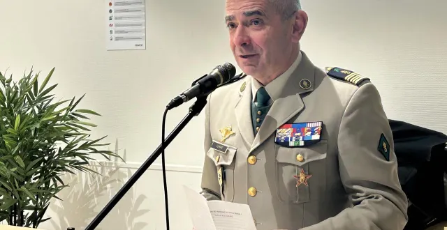 photo  le colonel axel girard, chef de corps, a annoncé le transfert de l’antenne médicale au quartier gallieni « à l’horizon de la toussaint 2026 ».  &copy;  le maine libre 