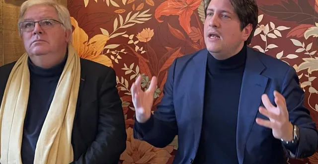 photo  yves goasdoué, maire de flers et lori helloco, premier adjoint et candidat aux prochaines élections municipales de 2026.  &copy;  ouest-france 