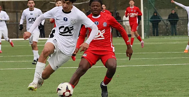 photo  même s’ils ont essayé de produire du jeu, les flériens n’ont pu rivaliser avec amiens en coupe gambardella.  &copy;  serge ruer 