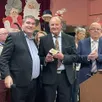 photo lors des vœux de gacé, olivier bitz (à gauche) a remis la médaille du sénat à michel stimac (au centre), sur proposition du maire jean grimbert (à droite).
