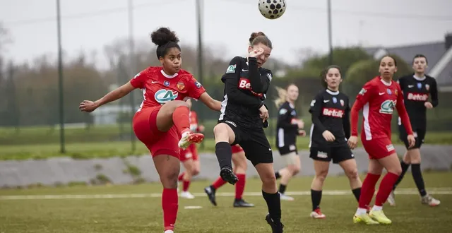 photo  marie-laure palene (à gauche) et les mancelles n’ont pas fait dans le détail face aux lorientaises de charlie pennec-fillatre.  &copy;  morgane le guen 