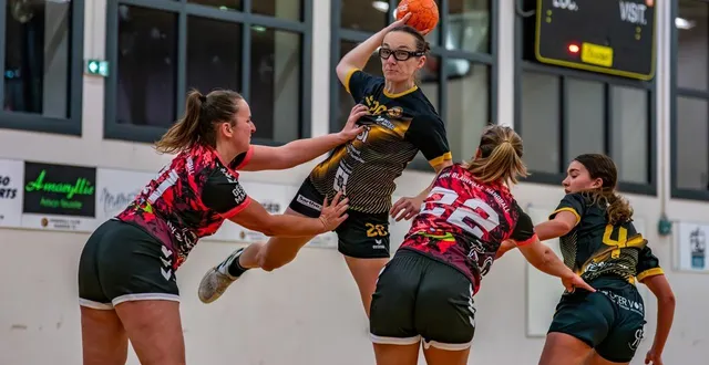 photo  manon gallienne et les joueuses du hbc mamers sont les seules, parmi les équipes sarthoises engagées en coupe de france, à s’être qualifiées pour les 16es de finale.  &copy;  arnaud despelchain 