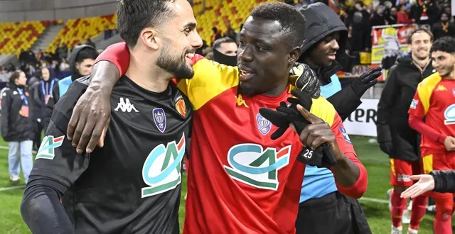 photo  ewan hatfout félicité par les siens.  &copy;  vincent michel / ouest-france 