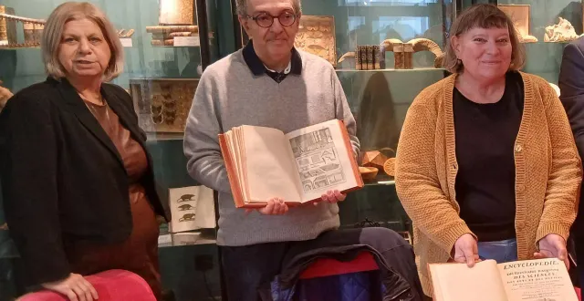 photo  claire-marie duval et, à sa droite, alain farigoux, animeront une conférence sur l’encyclopédie de diderot.  &copy;  le maine libre 