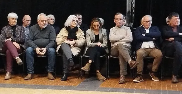 photo  une partie des élus du conseil municipal de changé dont certains ont décidé de mettre un terme à leur engagement municipal.  &copy;  le maine libre 