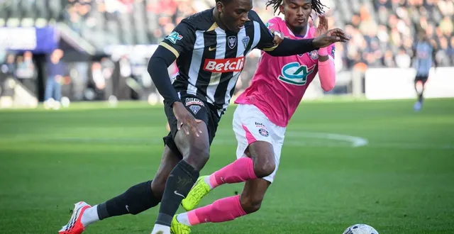 photo  emmanuel biumla a profité de la coupe de france pour retrouver une place dans le onze angevin.  &copy;  loic venance / afp 