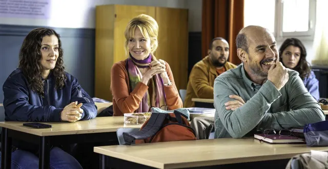 photo  camille lellouche, clémentine célarié et bernard campan dans « le diplôme » sur tf1.  &copy;  philippe leroux/habanita/federation/tf1 