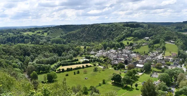 photo  une vue panoramique sur la commune de saint-léonard-des-bois vous attendra en remontant le chemin du haut-fourché.  &copy;  archives ouest-france 