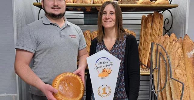 photo  jonathan et amandine vincendeau présentent le trophée de la meilleure galette briochée 2026.  &copy;  ouest-france 
