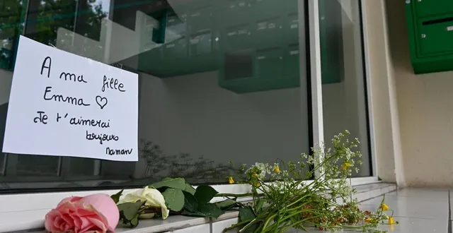 photo  mûrs-erigné, le 11 mai 2025. des proches ont déposé des fleurs pour rendre hommage à emma tuée par son père.  &copy;  photo co - laurent combet 