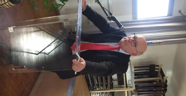 photo  combatif, arnaud de calone, le maire, ne souhaite pas laisser traîner les dossiers de sa commune.  &copy;  ouest-france 