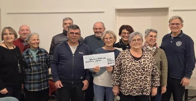 photo  lundi 5 janvier, le conseil d’administration de la chorale voix si voix la a remis un chèque de 1 300 € à brigitte camus, présidentede l’association itinéraires vietnam.  &copy;  co 