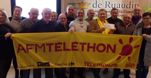 photo  l’amicale des jardiniers a remis un chèque de 254 €.  &copy;  le maine libre 