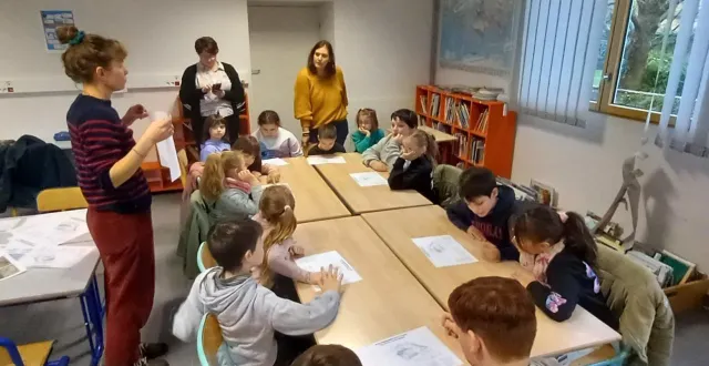 photo  les élèves de l’école louis-forton ont découvert et échangé sur le plan de leur futur cour de récréation, fruit de leur collaboration.  &copy;  ouest-france. 