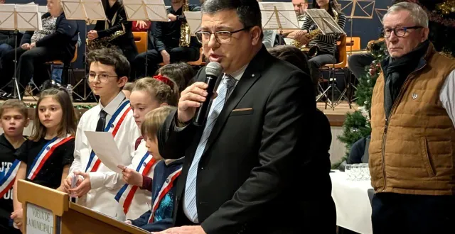 photo  pierre ouvrard, maire, a annoncé le lancement de travaux rue saint-nicolas.  &copy;  ouest-france 