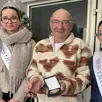 photo  dimanche 11 janvier, gaston dorizon, entré au comité des fêtes en 1974 et en charge des miss de la commune depuis vingt-cinq ans, a eu la surprise et l’émotion de recevoir la médaille de la ville des mains du maire patrick demazières lors de la cérémonie des vœux qui s’est tenue à la salle polyvalente. 
